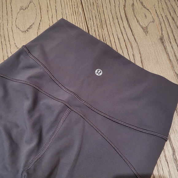 Lululemon in movement tights 25" - Picture 3 of 5